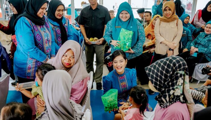 Atasi Stunting di Medan Marelan, Kahiyang Ayu Beri Makanan Tambahan 34 Anak Stunting