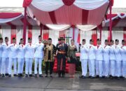 Bobby Nasution dan Kahiyang Ayu Kompak Berbusana Adat Mandailing di Upacara Pengibaran Bendera