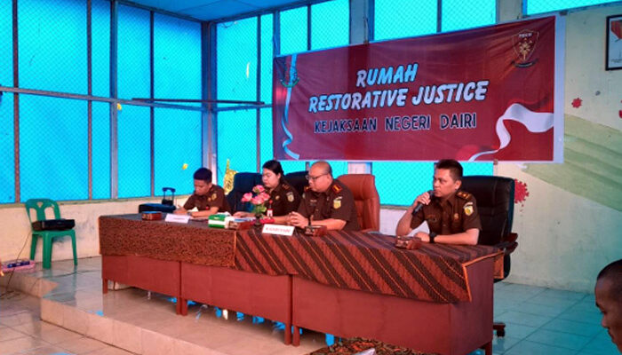 Tersangka Pencurian Berdamai dengan Korbannya, Kajari Dairi Pimpin Penghentian Penuntutan dengan Humanis di Rumah RJ