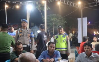 Personil Polres Sergai Amankan Pertemuan Tatap Muka Calon Bupati Darma Wijaya di Dusun II Desa Firdaus