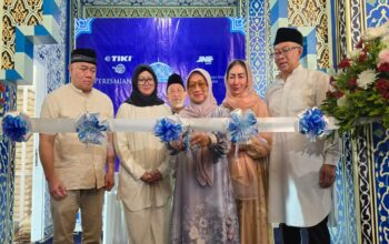 Pendiri TIKI dan JNE Resmikan Masjid Nur’aini di Kurau Barat, Kepulauan Bangka Belitung